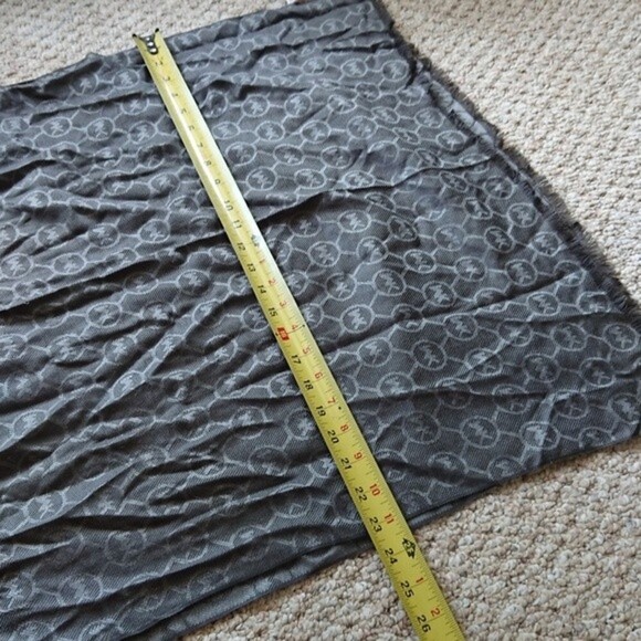 MICHAEL MICHAEL KORS Jet Set Logo Monogram Jacquard Long Scarf Wrap Silver Gray - Picture 7 of 9